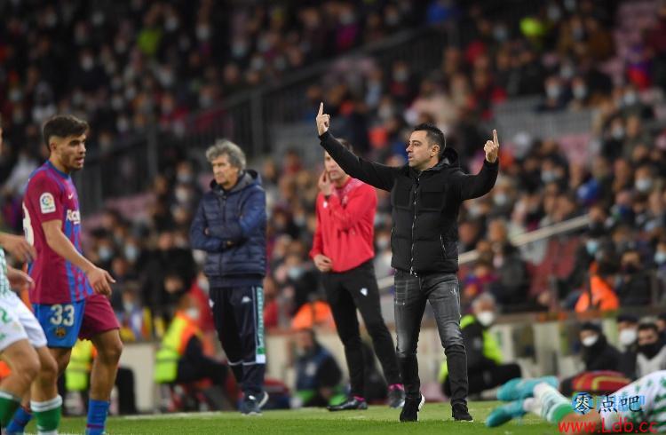 苏亚雷斯:哈维不会喜欢巴萨现在的处境,他有能力让球队复苏