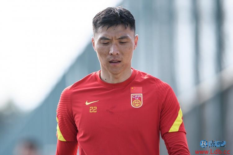 北青:于大宝退出国足非草率决定,他也有意将位置腾给年轻球员