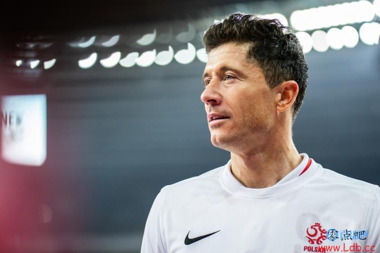 法媒:巴黎依然想签莱万,已安排代表与球员经纪人会面