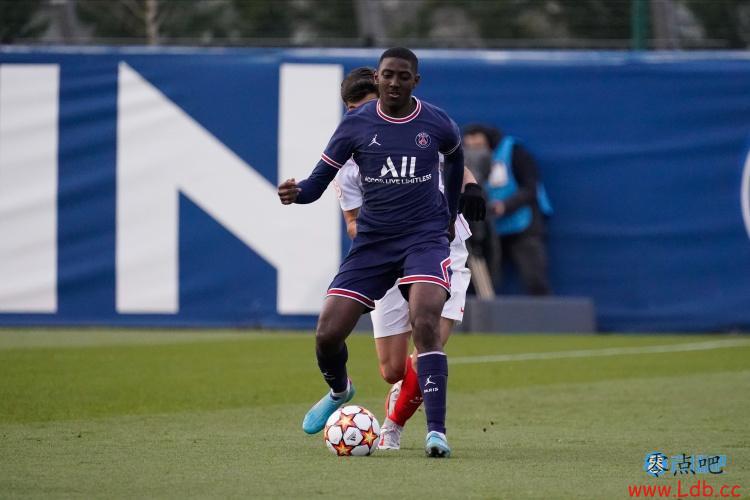 记者:拜仁即将签下17岁巴黎小将卡里,并计划尽快官宣确认