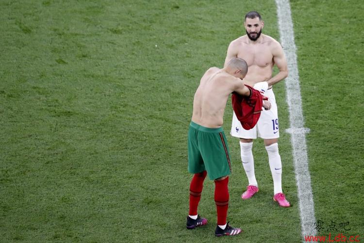 本泽马:所有人都在等着我进球,但我不怕承受这种压力