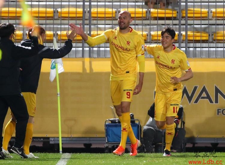 韩媒:成都蓉城外租乔纳森给光州FC,并加上180万美元签下费利佩