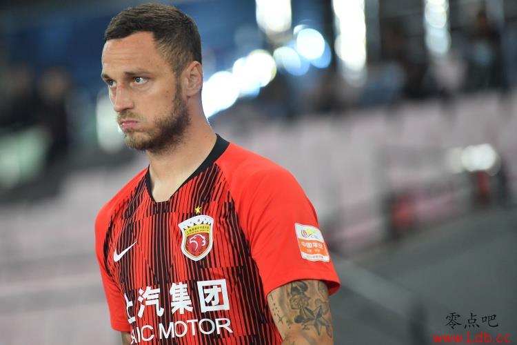 东体:任何球队想引进阿瑙需付转会费,球员不排斥重返欧洲踢球