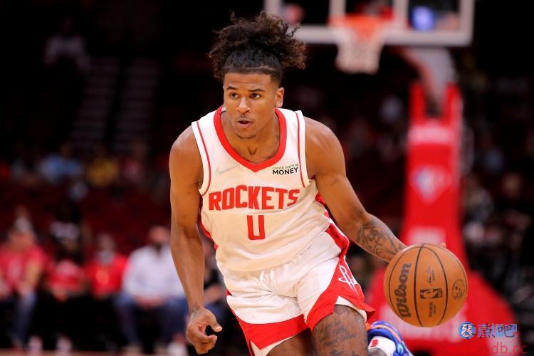 J-格林单场8记三分 追平爱德华兹的青少年球员单场三分命中纪录