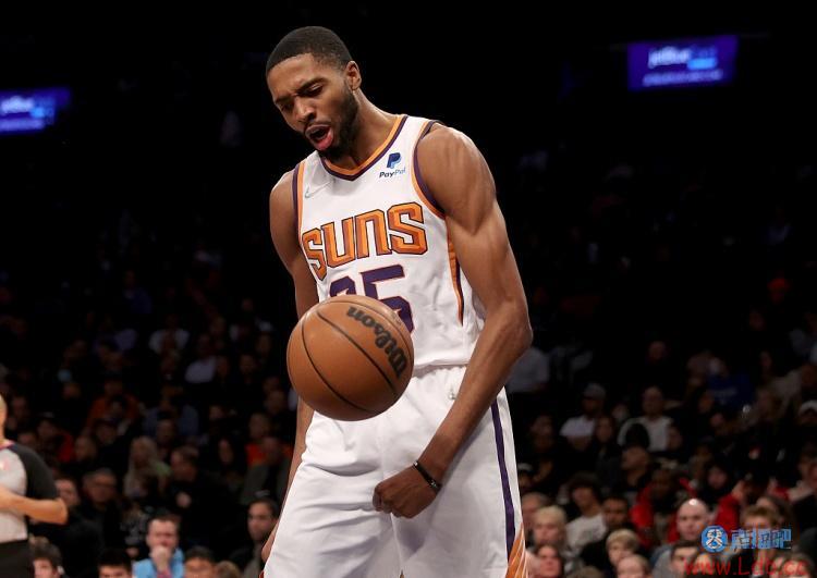 布里奇斯:球队老将这个年纪依旧在进步 在克劳德身上学到了很多