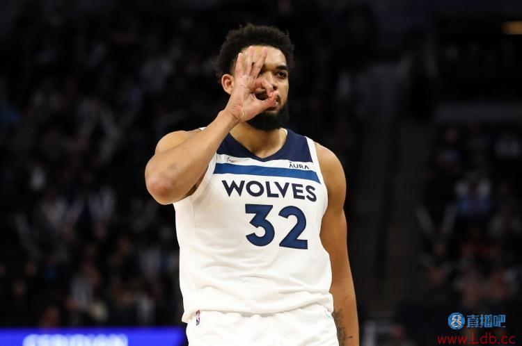 唐斯:芬奇是目前NBA最佳教练之一 他为我们球队付出很多