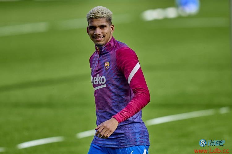 世体:巴萨相当自信可以与阿劳霍和加维完成续约