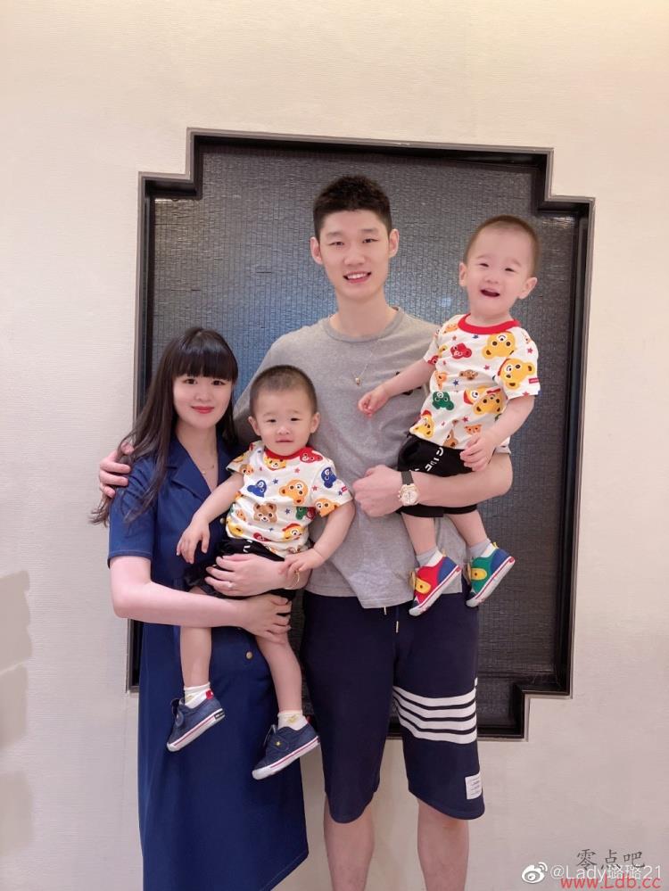 胡金秋:希望老婆开心快乐每一天 我们家的小公主?? 爱你哦