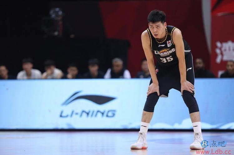 难度不小!朱荣振晒力量训练:顶不住也得顶