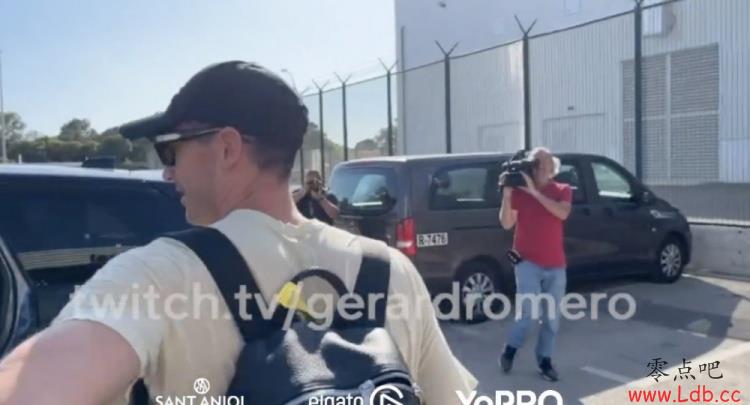 记者：莱万现身马洛卡与家人会合，将于明天飞往迈阿密