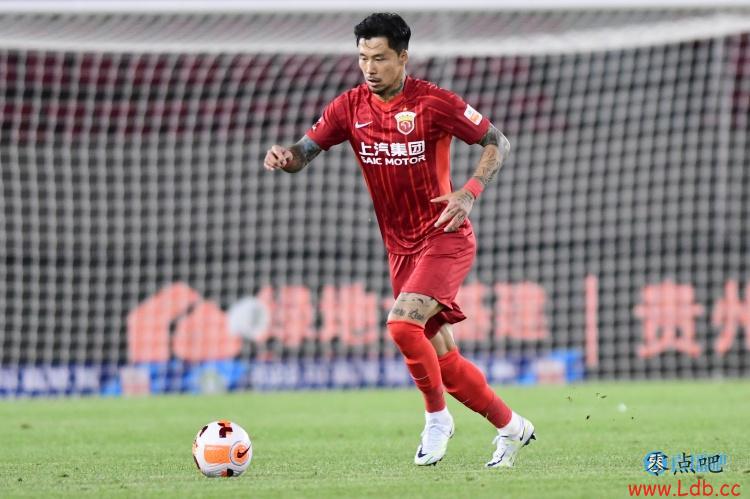 沪媒：之前受伤的张琳芃、阿布拉汗已归队，独自进行恢复训练