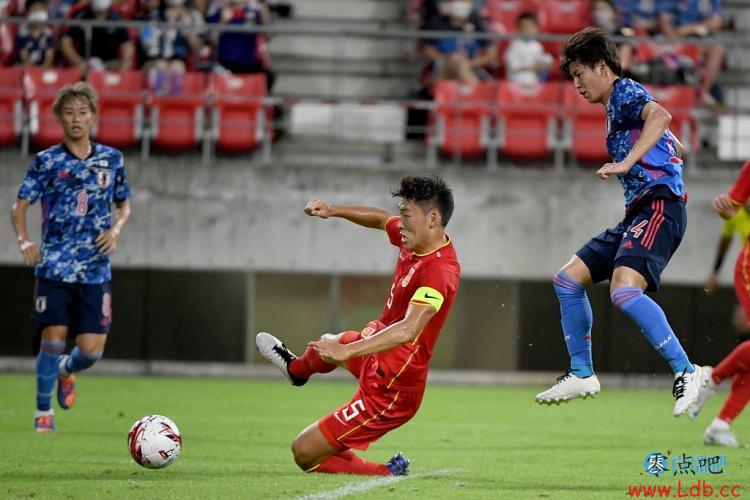 粤媒：从12强赛两负日本到东亚杯战平，中国男足态度和意志力进步