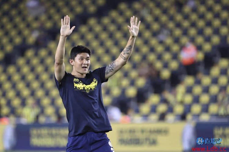 记者：金玟哉明天接受那不勒斯体检，转会费2000万欧