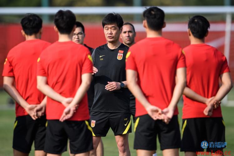 马德兴：国足新周期先定李霄鹏去留，扬科维奇一肩双挑利弊并存