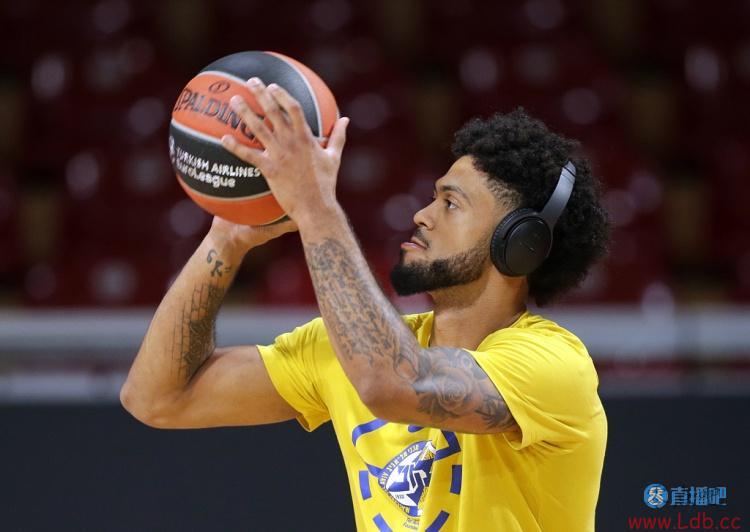 多西：在国家队能跟字母哥并肩作战很棒 独行侠给了我回NBA的机会