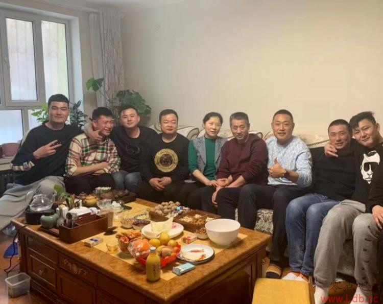 学生来看望潘老师