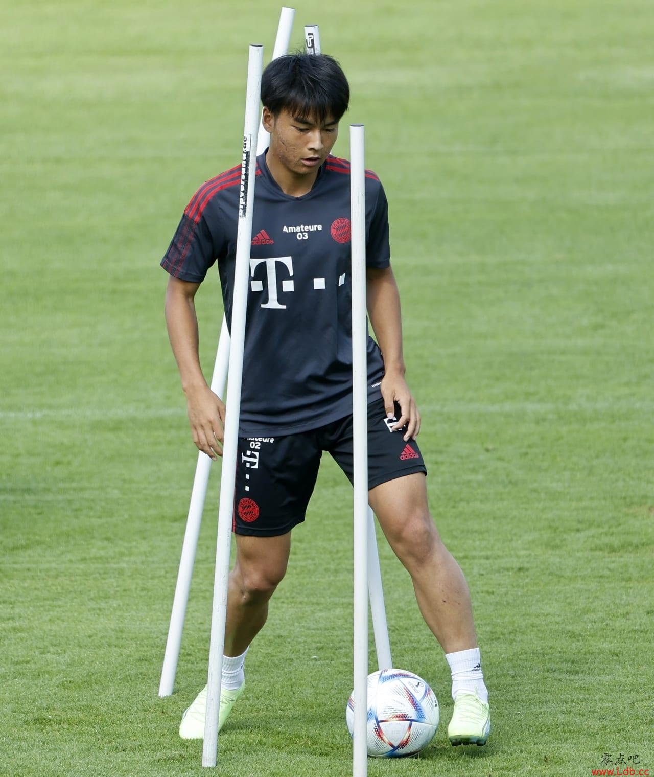图片报：拜仁签下日本中场新星福井太智，球员已随二队训练