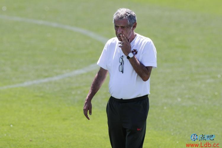 桑托斯:上半场西班牙没有任何机会,下半场15分钟后我们失去控制