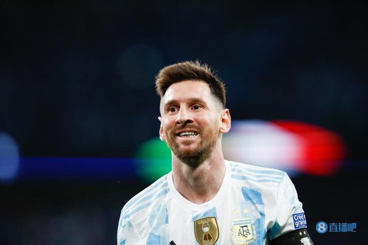 麦卡利斯特:和梅西同处一个更衣室让我很紧张,但他人很好