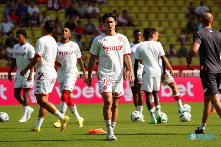 南野拓实:深感日本队10号球衣的责任感,要在世界杯取得一些成绩