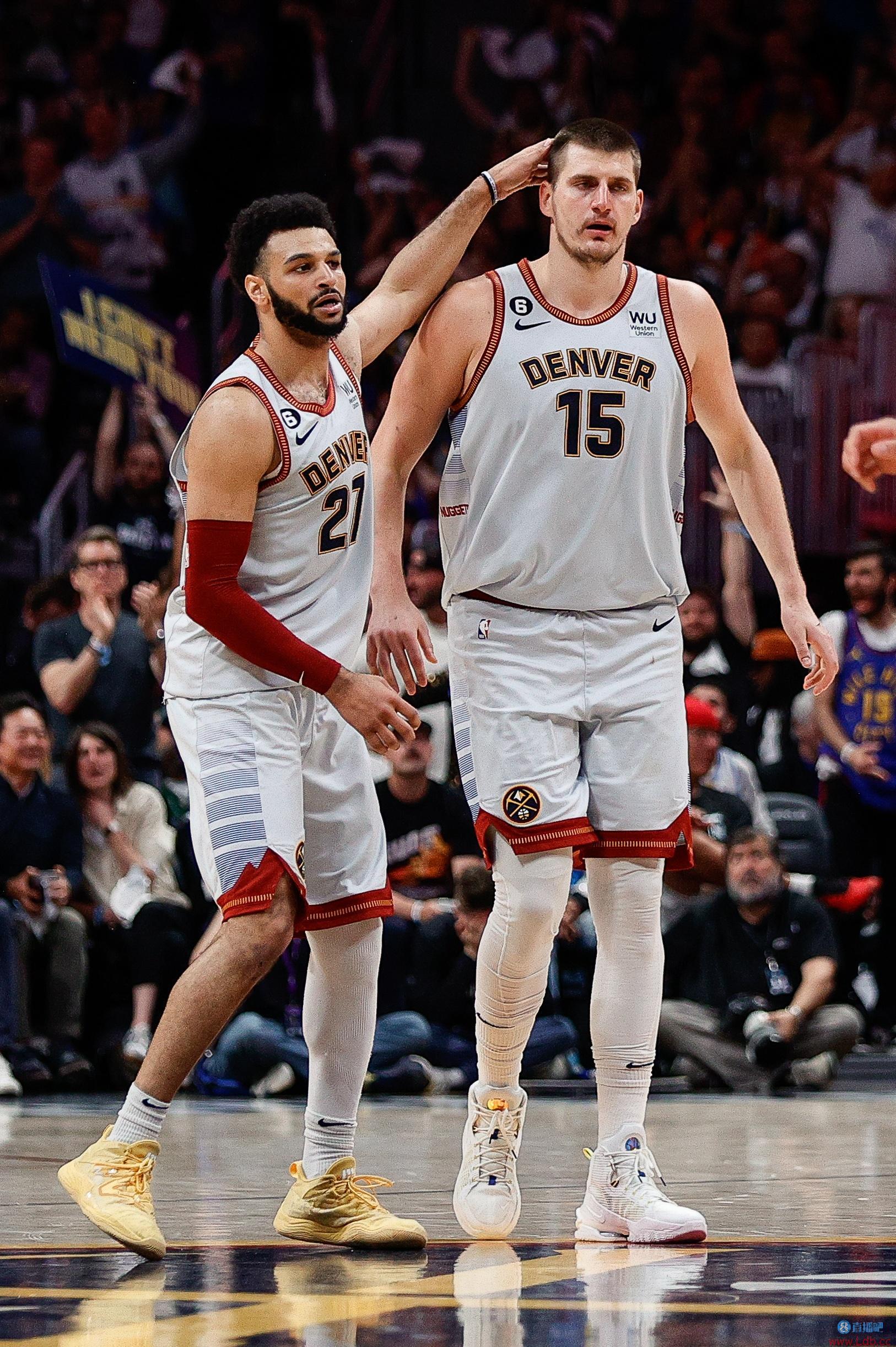 Լ׼ͬ˫ NBAʷ̿׷κڶԣ