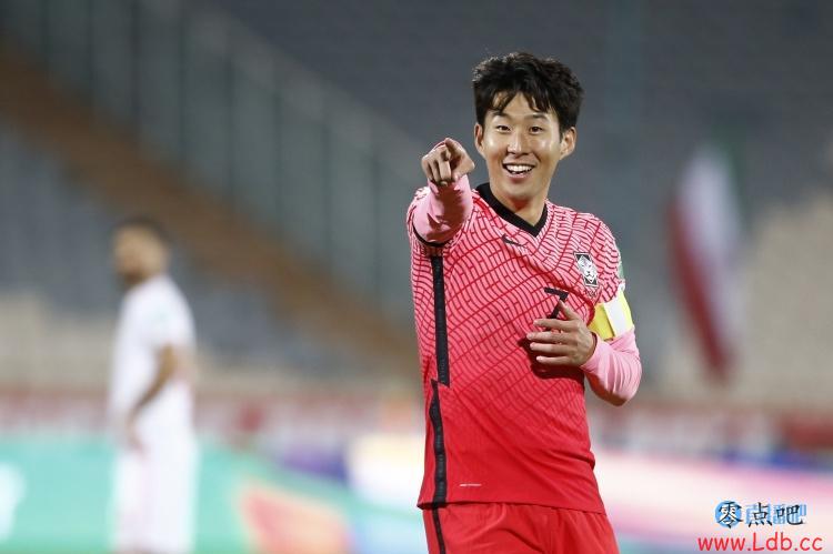 孙兴慜打趣:很开心看着队友4-0赢球,感觉韩国队没有我也可以