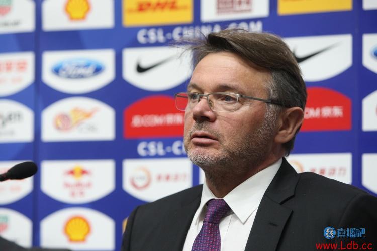 特鲁西埃总结中国行:越南队还可提升30% 中国球员需提升头脑意识