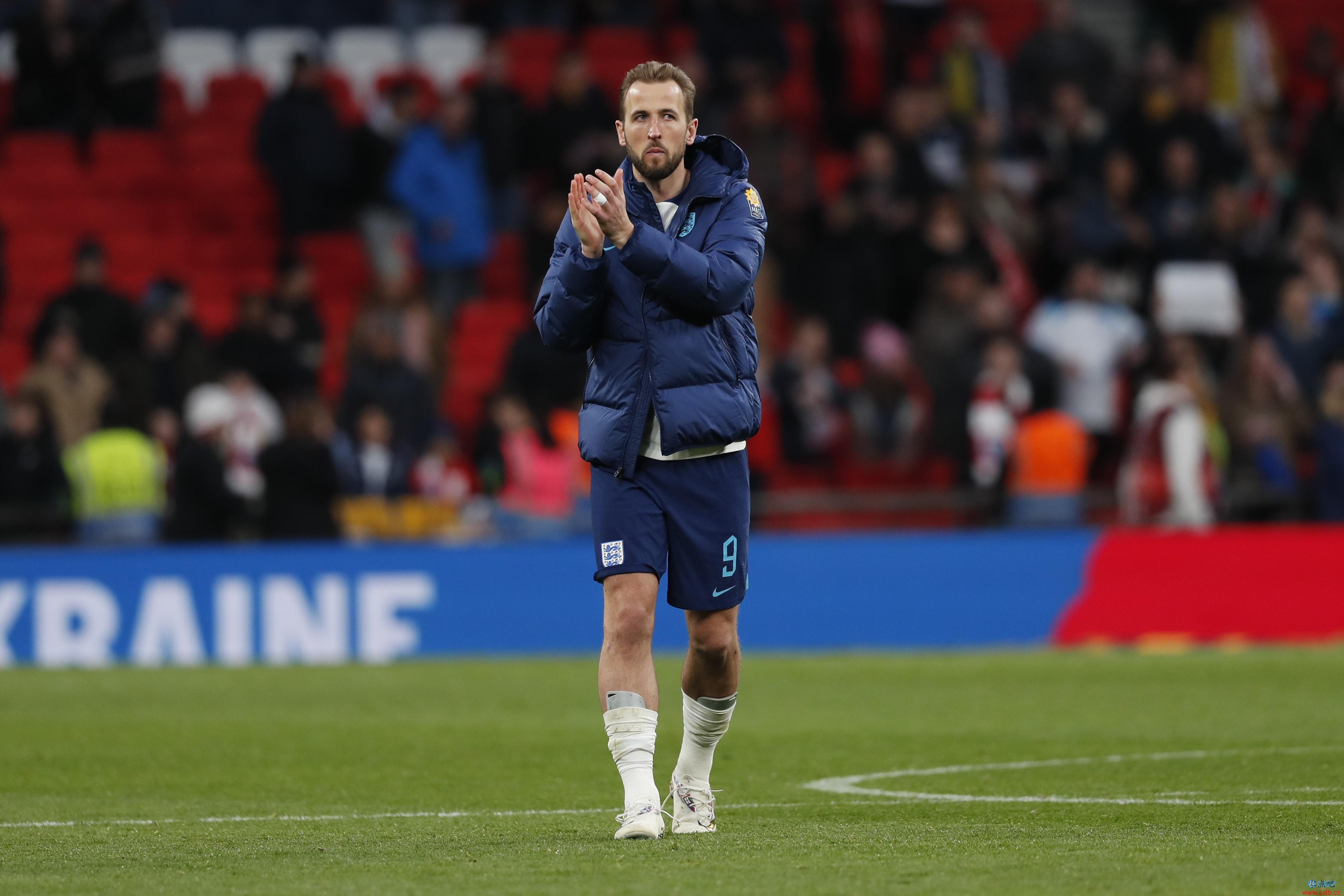 邮报:凯恩本周二在热刺基地与前队友和工作人员进行个人告别