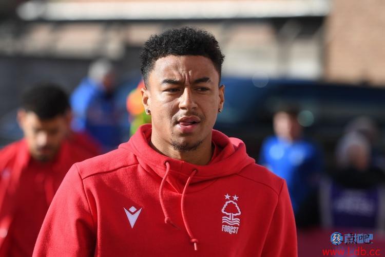 记者:对林加德的报价多达26份,他需要考虑去韩国的长途奔波