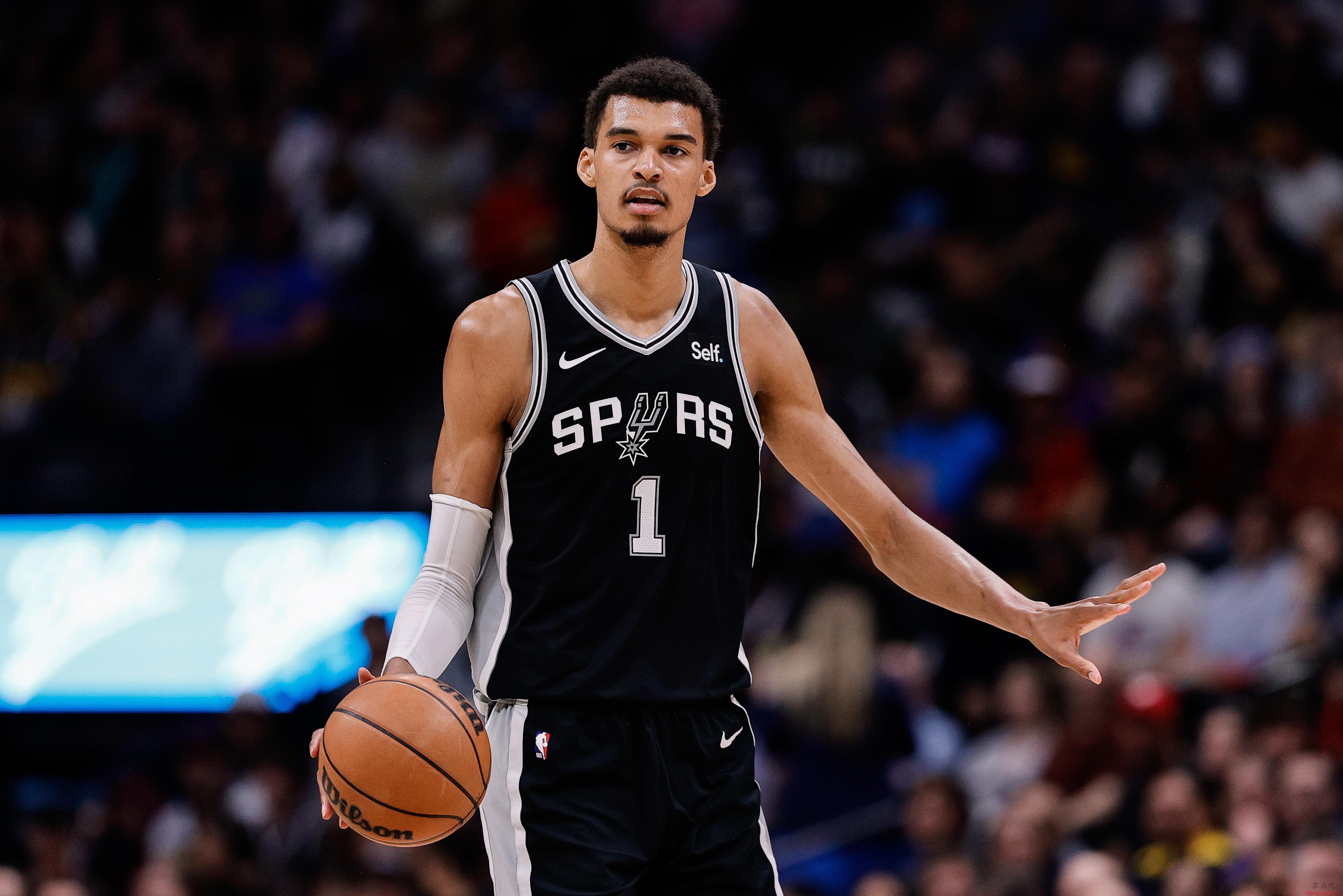 文班亚马:新赛季我们会打得更有条理 我能帮助队友