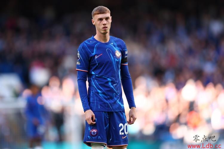 外媒:帕尔默大四喜球衣拍卖,以34411英镑成交