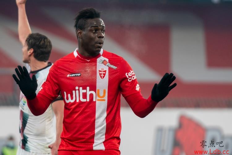 米体:巴洛特利愿以30万薪水加盟热那亚,但球队可能换帅影响签约