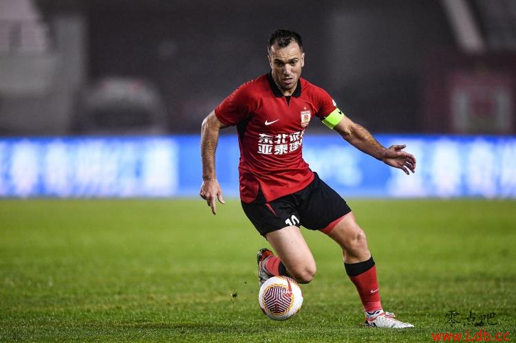 津媒:新老交替+落实入籍新援,国足抗风险能力将极大提升